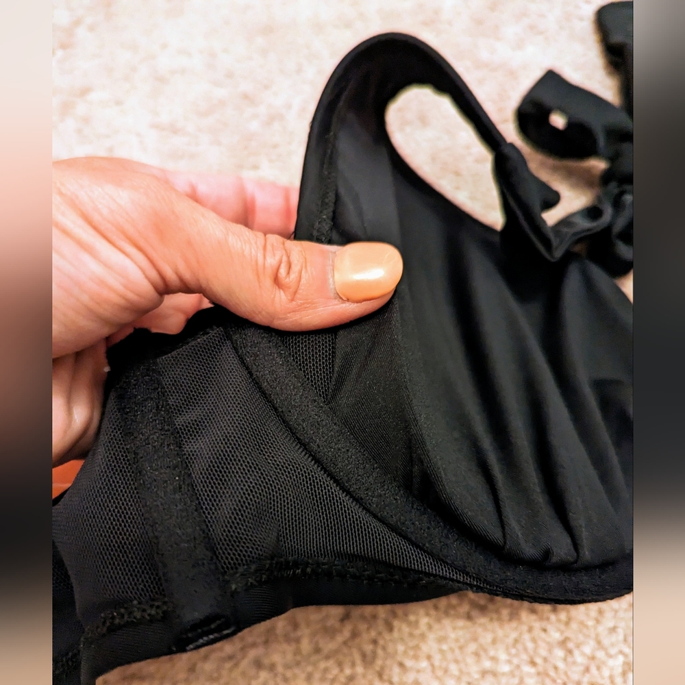 Shapermint Essentials Full Coverage Halter Bikini Top 👙🏖️ - Picture 2 of 6
